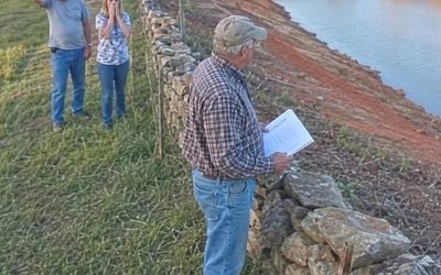 Mis vecinos excavaron un lago de dos acres en mi terreno mientras yo estaba fuera del estado; luego me dijeron que su contratista les había dicho que era suyo, y ese fue el día en que aprendí lo cara que puede ser la arrogancia.