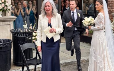 En la boda de mi hijo, me senté afuera, junto a los botes de basura. La novia sonrió con sorna y dijo: “Supongo que no cuentas”.