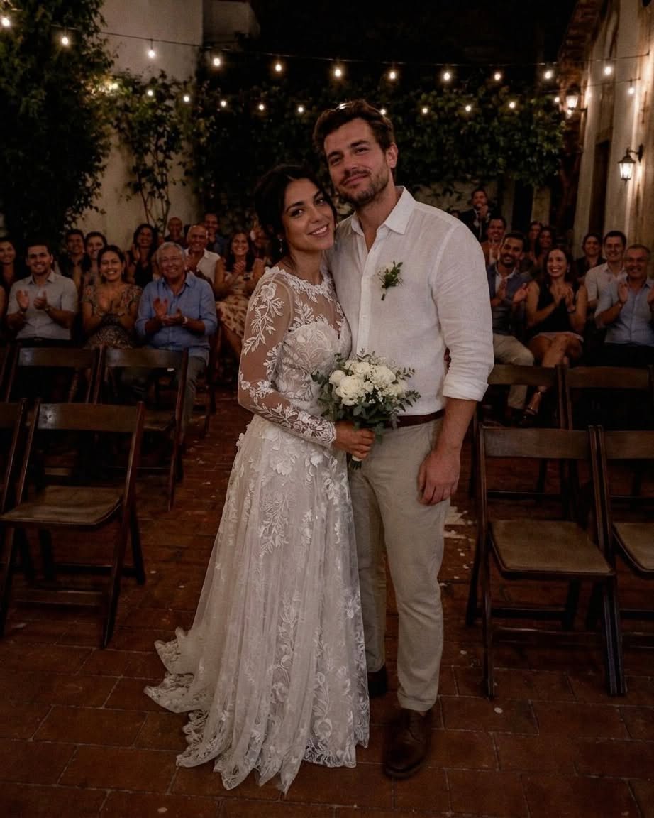 La familia de mi esposo boicoteó nuestra boda porque se estaba “casando con alguien de menor estatus social”. Dos años después, mi suegra