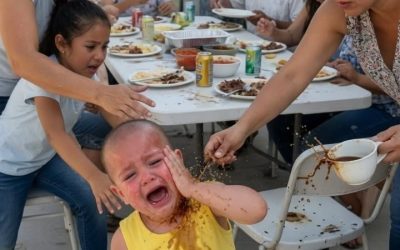 Le Aventaron Café Hirviendo A Su Bebé